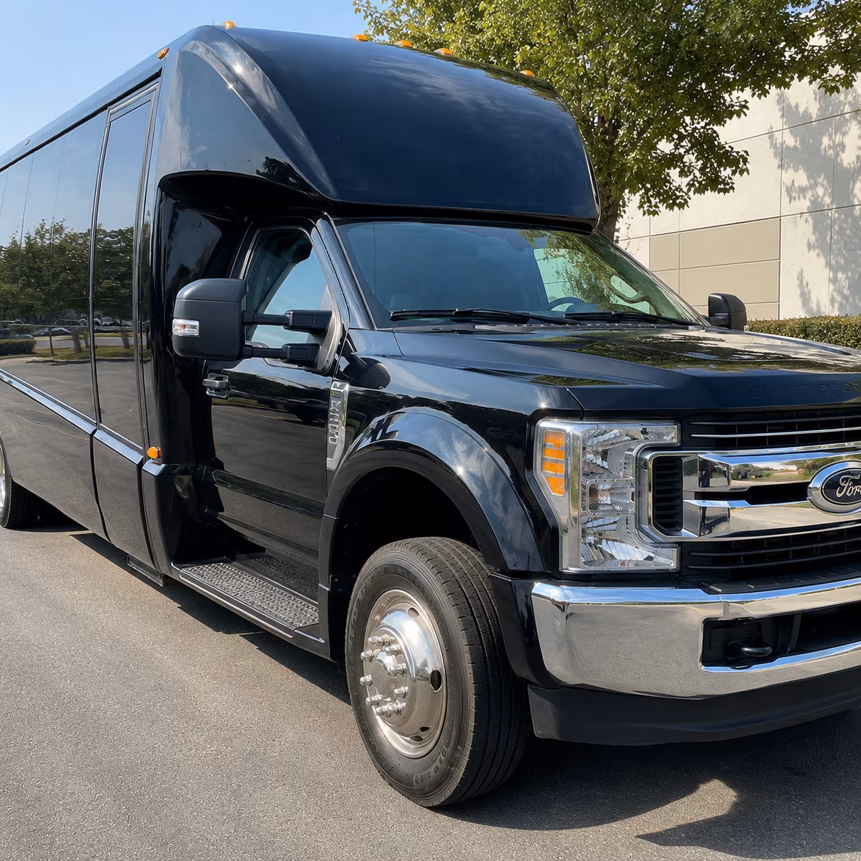 charter buses to detroit red wings games at little caesars arena
