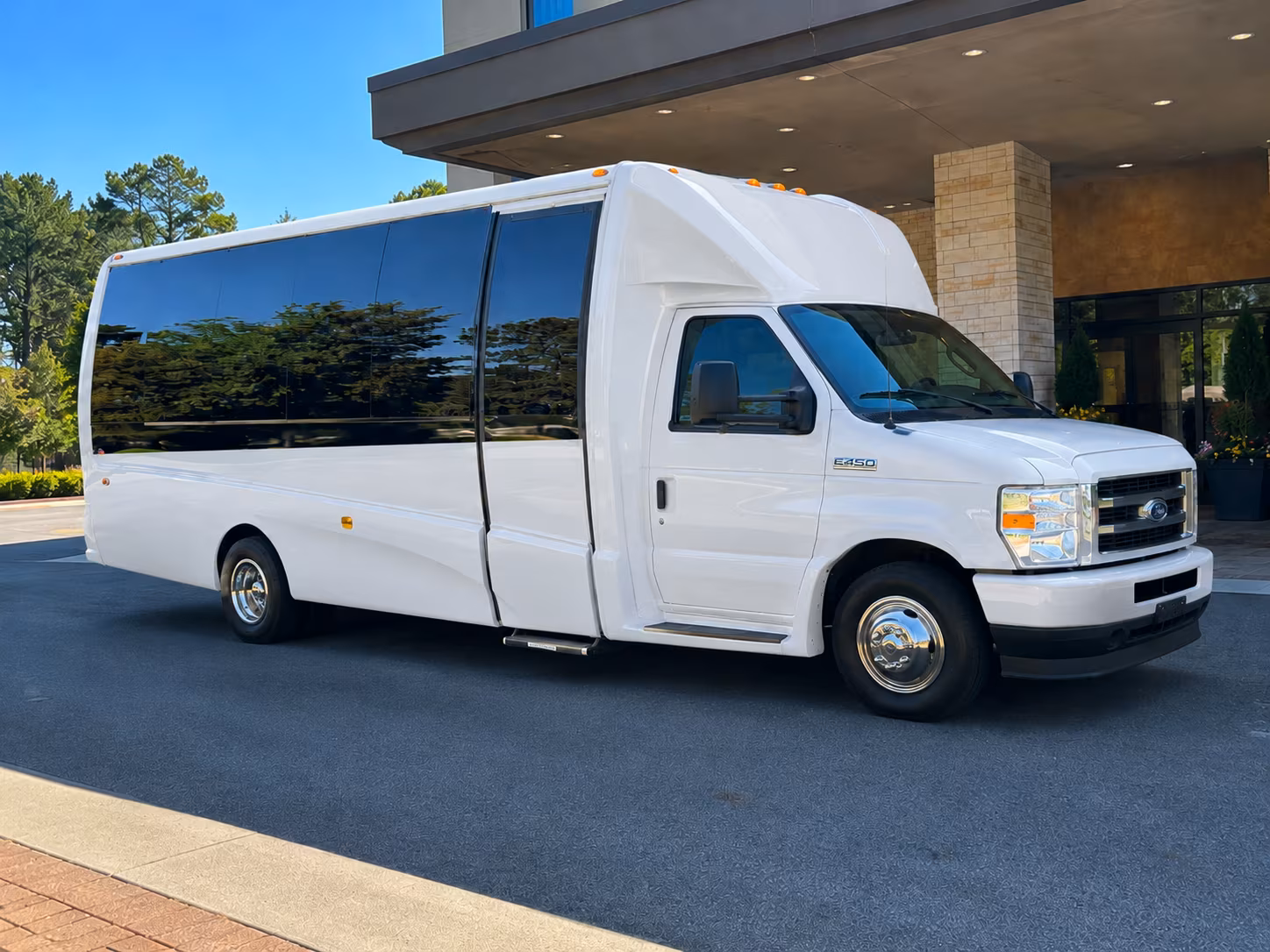 hotel to venue shuttle buses for corporate groups visiting st clair shores