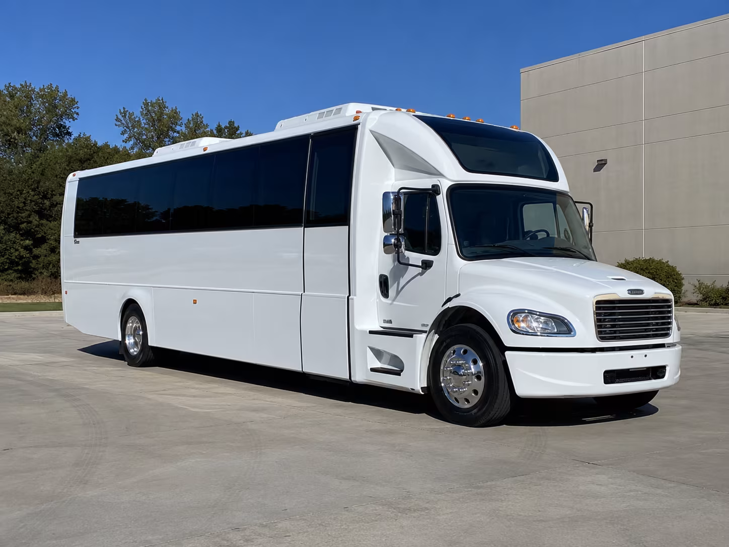 st clair shores 28 passenger party bus